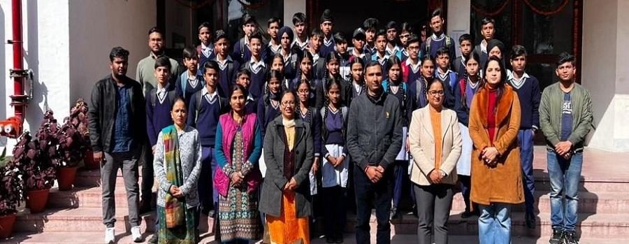 Students from GSSS visit PEC