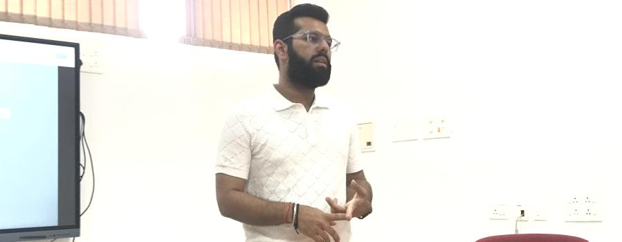 PEC Hosts Expert Lecture on Embedded Architecture